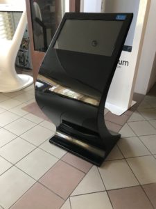 Infokiosk_ wynajem infokiosków8