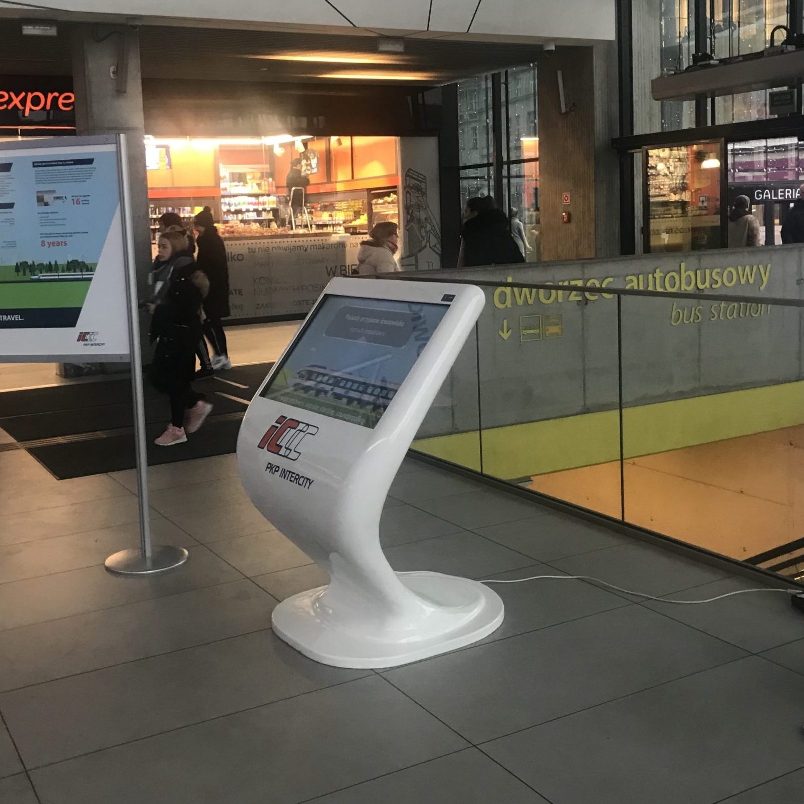 Infokiosk_ wynajem infokiosków29